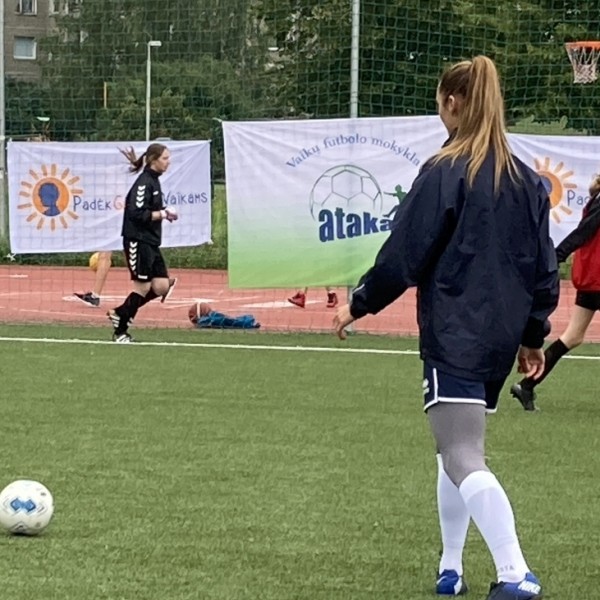 Futbolo treniruotės Justiniškių moterims ir merginoms